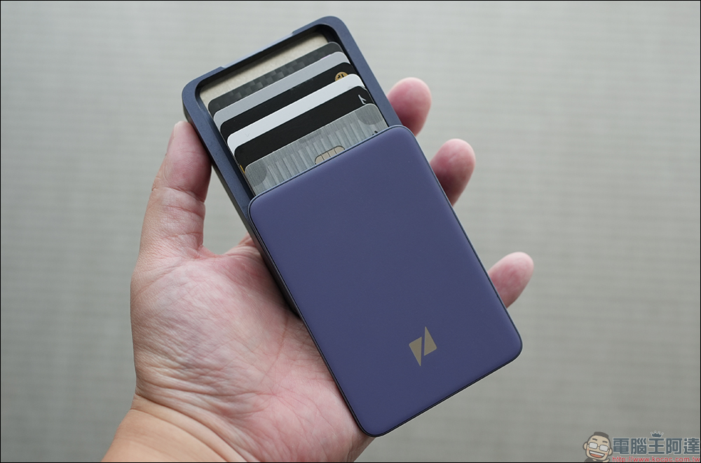 Zenlet 3 系列 行動錢包開箱、動手玩｜一指自動展卡、雙面感應，卡片、鈔票、零錢都能裝 - 電腦王阿達