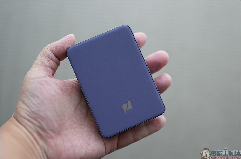 Zenlet 3 系列 行動錢包開箱、動手玩｜一指自動展卡、雙面感應，卡片、鈔票、零錢都能裝 - 電腦王阿達