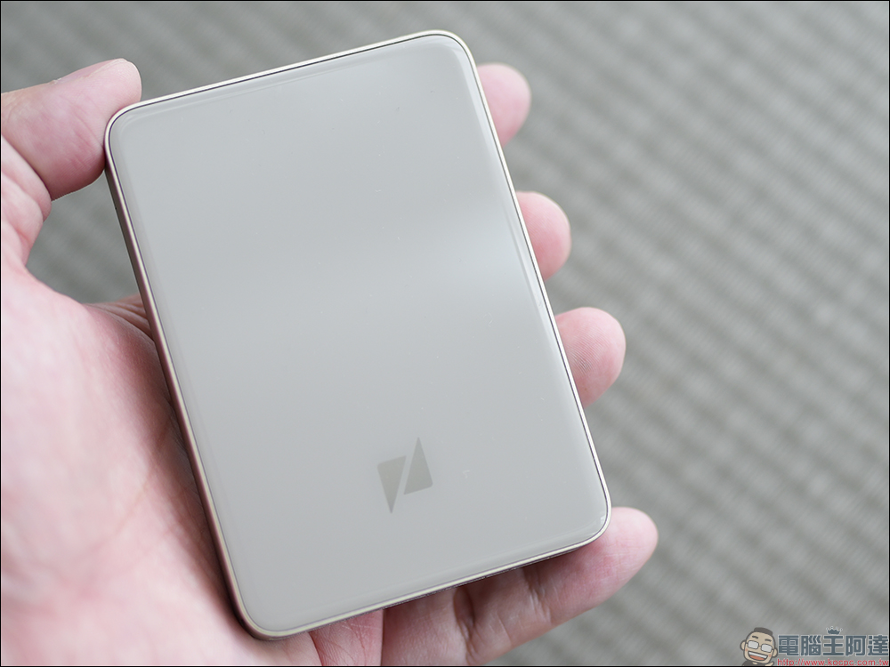 Zenlet 3 系列 行動錢包開箱、動手玩｜一指自動展卡、雙面感應，卡片、鈔票、零錢都能裝 - 電腦王阿達
