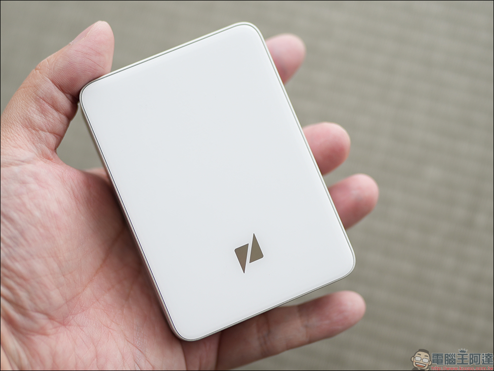 Zenlet 3 系列 行動錢包開箱、動手玩｜一指自動展卡、雙面感應，卡片、鈔票、零錢都能裝 - 電腦王阿達