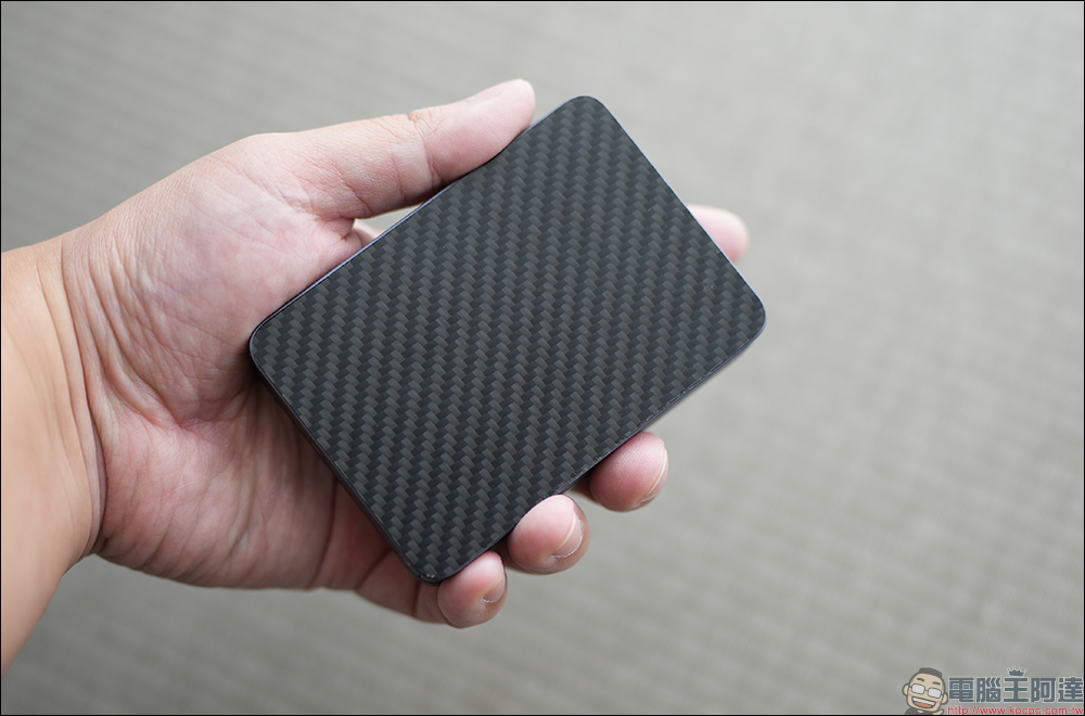 Zenlet 3 系列 行動錢包開箱、動手玩｜一指自動展卡、雙面感應，卡片、鈔票、零錢都能裝 - 電腦王阿達