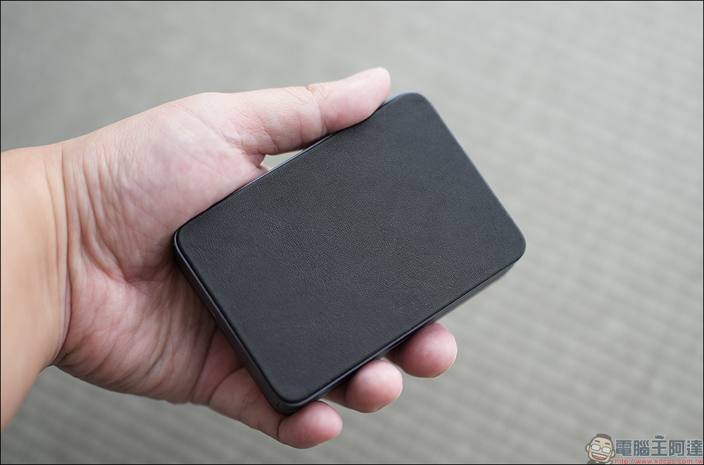 Zenlet 3 系列 行動錢包開箱、動手玩｜一指自動展卡、雙面感應，卡片、鈔票、零錢都能裝 - 電腦王阿達