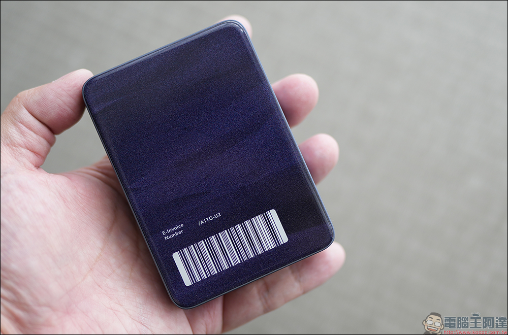 Zenlet 3 系列 行動錢包開箱、動手玩｜一指自動展卡、雙面感應，卡片、鈔票、零錢都能裝 - 電腦王阿達