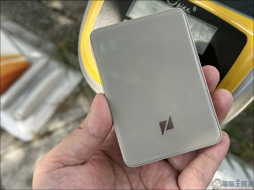Zenlet 3 系列 行動錢包開箱、動手玩｜一指自動展卡、雙面感應，卡片、鈔票、零錢都能裝 - 電腦王阿達