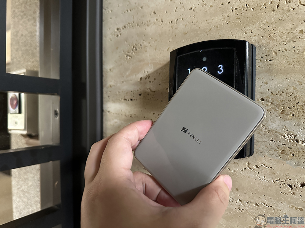 Zenlet 3 系列 行動錢包開箱、動手玩｜一指自動展卡、雙面感應，卡片、鈔票、零錢都能裝 - 電腦王阿達