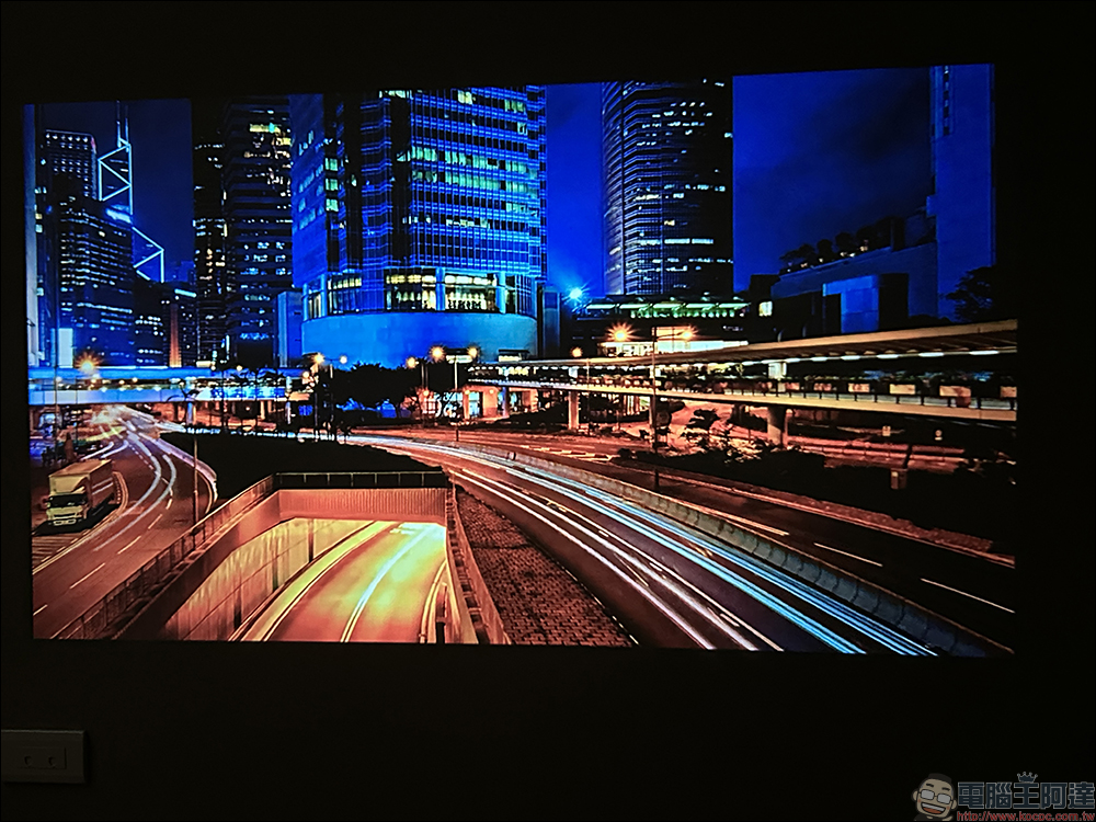Warpple LS3 智慧投影機開箱｜首款升級最新 OVO TV OS 5，專為年輕族群打造的全方位高 CP 值投影機 - 電腦王阿達