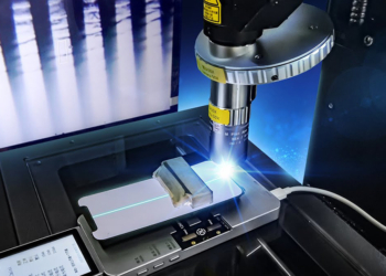 有人研發出以雷射修復 OLED「螢幕綠線」的工具，就像修日光燈一樣（啥）