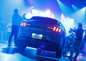 Ford Mustang Mach-E 電動野馬躍入台灣，電動跑旅 208 萬起即刻啟動預售