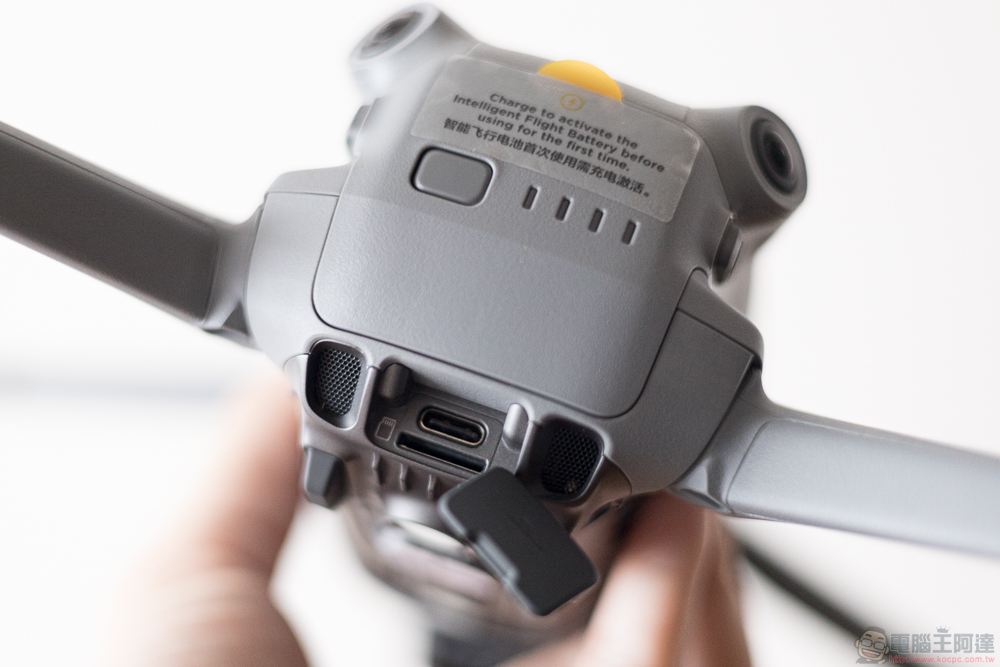空拍優等生 DJI Air 3 開箱實測：雙鏡、46 分續航、全向避障，讓你暢快飛行打開新視界 - 電腦王阿達