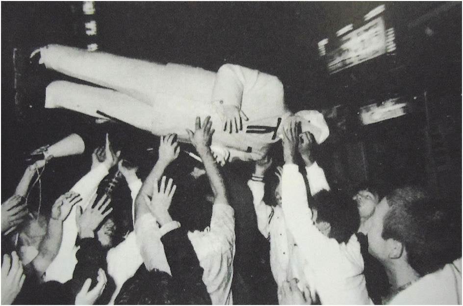 日本阪神虎時隔18年終於アレ竟和肯德基爺爺詛咒有關?球迷勇跳道頓堀河 - 電腦王阿達 日本阪神虎時隔18年終於アレ竟和肯德基爺爺詛咒有關?球迷勇跳道頓堀河 - 電腦王阿達