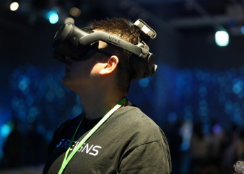 HTC G REIGNS 攜手 Intel 打造 5G 專網解決方案， REIGN CORE S2 只有行李箱大小