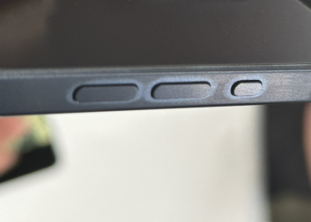 iPhone 15 Pro 鈦金屬