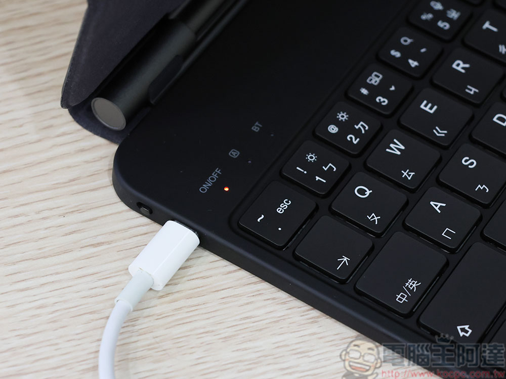 Kamera iPad 二代磁吸鍵盤保護雙面夾系列開箱：用一半的價格擁有原廠配件全功能！ - 電腦王阿達