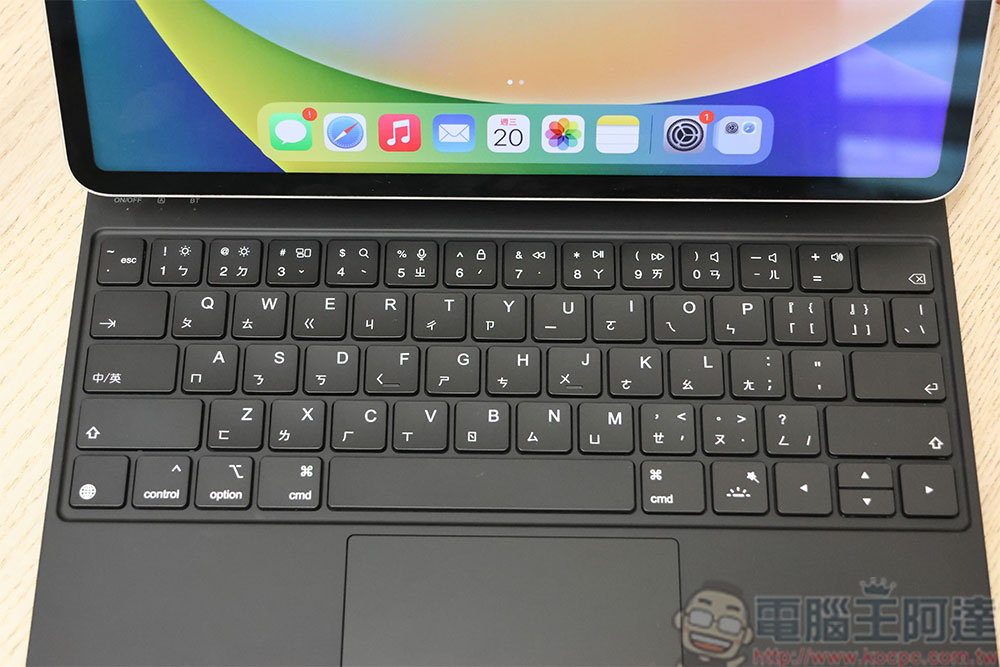 Kamera iPad 二代磁吸鍵盤保護雙面夾系列開箱：用一半的價格擁有原廠配件全功能！ - 電腦王阿達