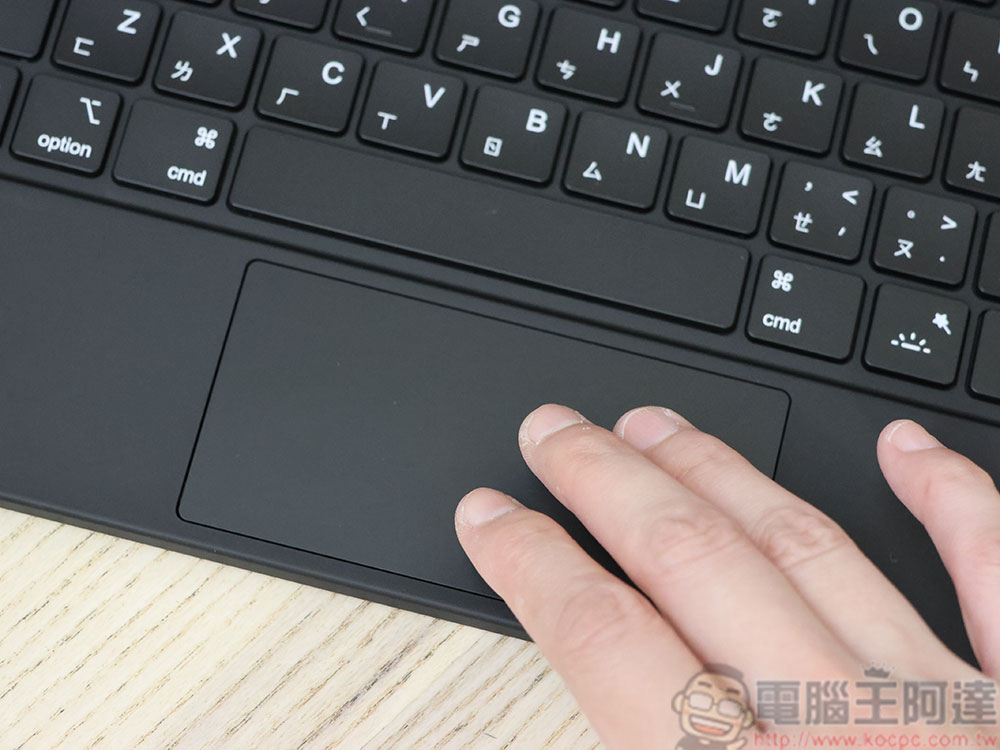 Kamera iPad 二代磁吸鍵盤保護雙面夾系列開箱：用一半的價格擁有原廠配件全功能！ - 電腦王阿達