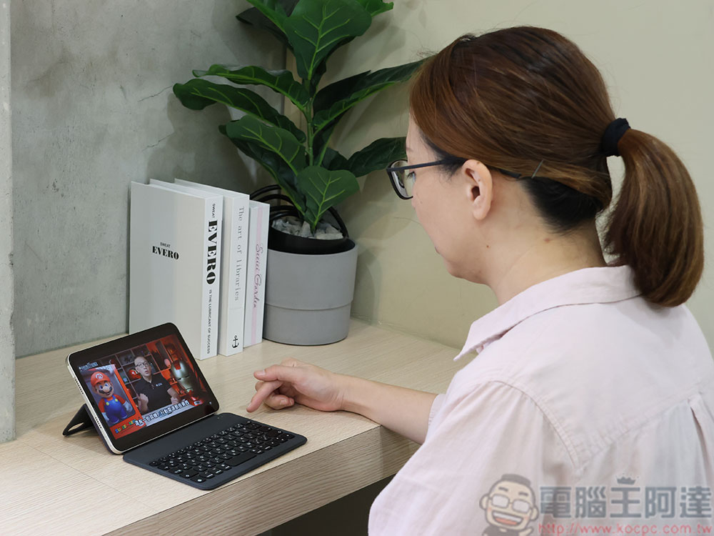 Kamera iPad 二代磁吸鍵盤保護雙面夾系列開箱：用一半的價格擁有原廠配件全功能！ - 電腦王阿達