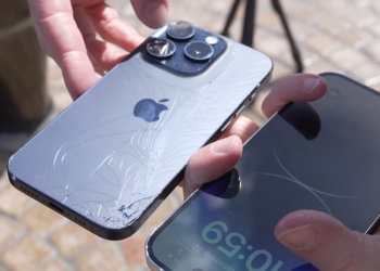 iPhone 15 Pro 全球首摔測試