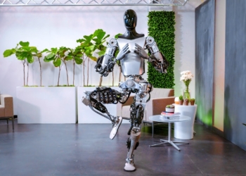 特斯拉釋出有關Optimus機器人的更新，展示其辨識思考與平衡能力