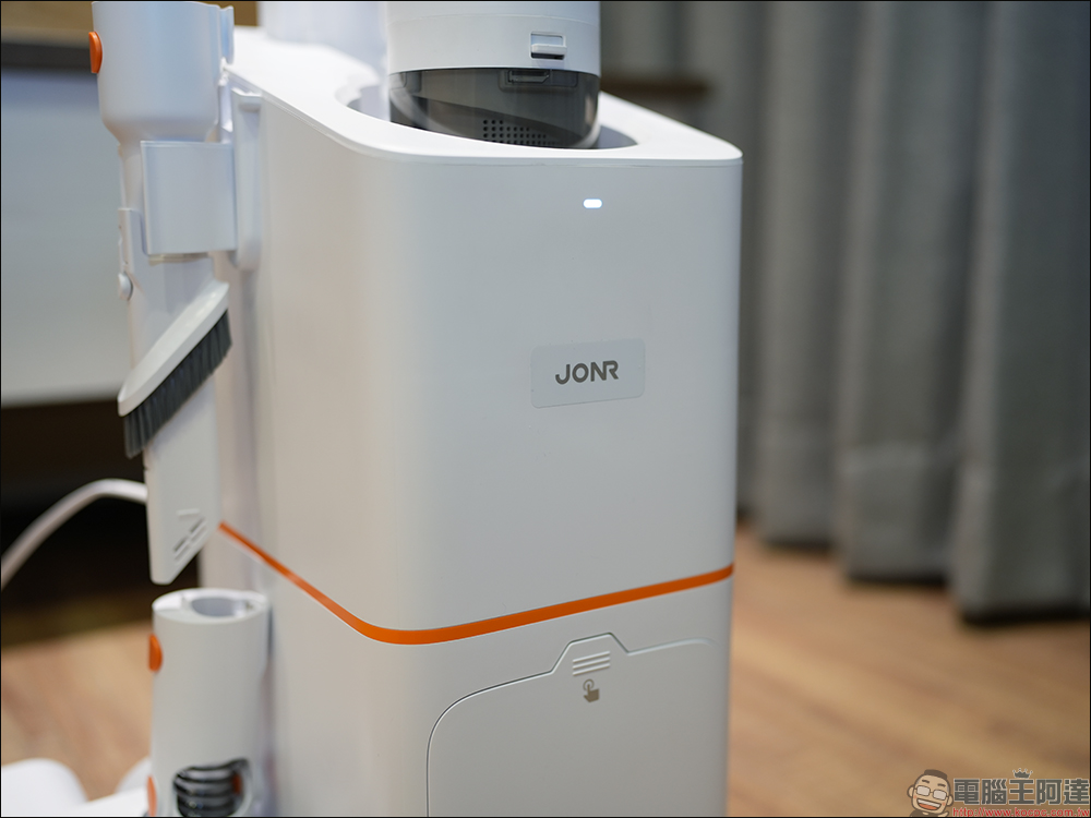 JONR 超淨化無線吸塵器開箱｜25000Pa 超強吸力，自動集塵、充電、收納一站搞定 - 電腦王阿達