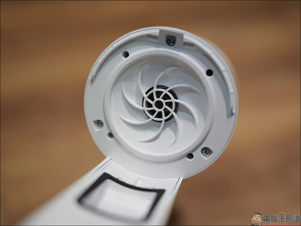 JONR 超淨化無線吸塵器開箱｜25000Pa 超強吸力，自動集塵、充電、收納一站搞定 - 電腦王阿達