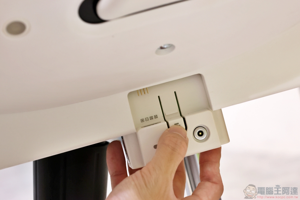 最了解你的人體工學椅，Backrobo 空氣貝果椅可偵測坐姿自動微調、還能幫你溫感熱敷 - 電腦王阿達