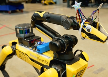 AI人工智慧技術加持,會講話的機器狗Spot變身多種個性的導遊