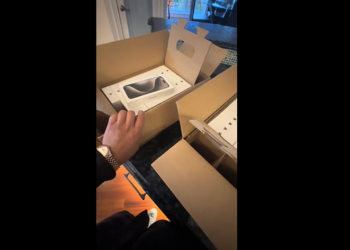 Apple 送超大禮!?國外網友買 4 台 iPhone 15 Pro Max，卻收到 61 台 iPhone 價值 9.6 萬美元