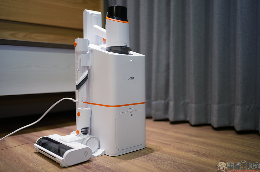 JONR 超淨化無線吸塵器開箱｜25000Pa 超強吸力，自動集塵、充電、收納一站搞定 - 電腦王阿達
