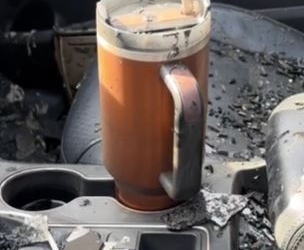 美國網友車子燒毀，車內 STANLEY 保溫杯內冰塊竟沒融化