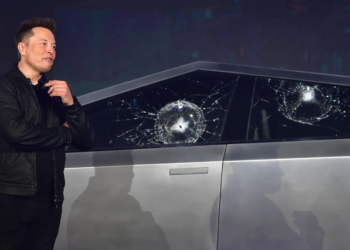 伊隆·馬斯克透露防彈電動皮卡Cybertruck即將於11月開始交付，預估年產20萬輛