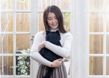 跟真貓差不多的仿真抱枕 MeowEver  想養卻不能養貓的貓咪愛好者快看過來