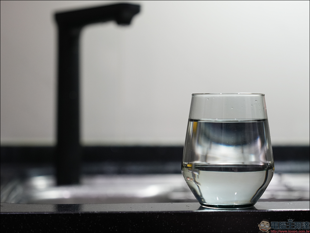奇異淨水 極煦 700G 淨熱合一奈濾淨水器開箱｜淨水加熱二合一、超大熱水量與 4 種溫度，業界獨家G+ 奈濾荷電技術保留八大礦物質！ - 電腦王阿達