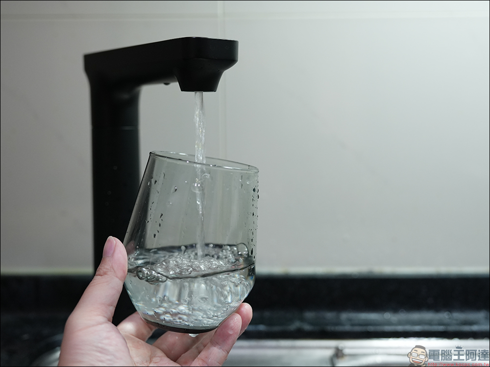 奇異淨水 極煦 700G 淨熱合一奈濾淨水器開箱｜淨水加熱二合一、超大熱水量與 4 種溫度，業界獨家G+ 奈濾荷電技術保留八大礦物質！ - 電腦王阿達