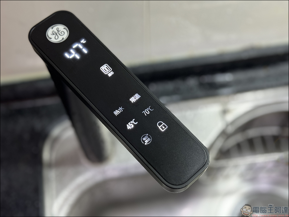 奇異淨水 極煦 700G 淨熱合一奈濾淨水器開箱｜淨水加熱二合一、超大熱水量與 4 種溫度，業界獨家G+ 奈濾荷電技術保留八大礦物質！ - 電腦王阿達
