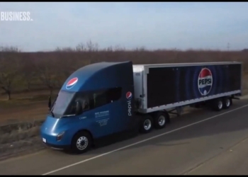 Tesla Semi 電動卡車現在單日行駛已可超過 1000 英里，終於追上燃油卡車水準