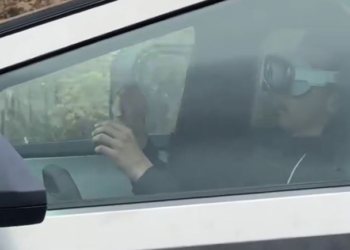 開車、運動、做菜皆可戴？國外網路充斥各種 Vision Pro 亂象