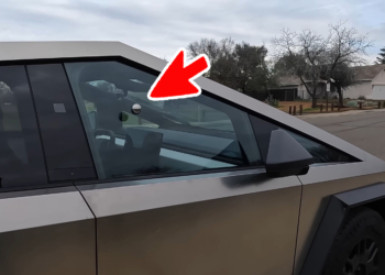 一雪前恥！時隔五年網友實測棒球和鋼球砸 Cybertruck 玻璃這次沒再破了