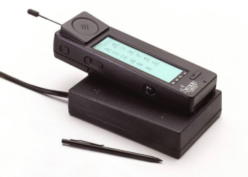 第一部智慧型手機是哪一款？什麼時候出現的？