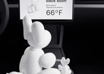 特斯拉推出真 ⋅ Dog Mode 寵物模式公仔 可愛造型相當受歡迎