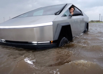 國外網友測試 Cybertruck 涉水模式 最後這個功能竟然就壞掉了！