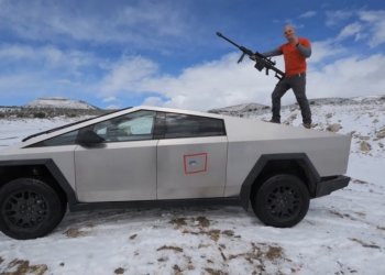 超硬核！國外 YouTuber 實試 Cybertruck 各口徑子彈防彈能力