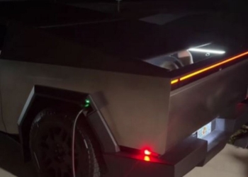 國外網友教學被困在 Cybertruck 後車廂如何自救