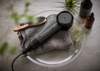 突破傳統吹風機設計的夏普『四氣流水潤溫控吹風機』正式在台上市！