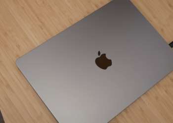 M3 MacBook Air 蓋上蓋子使用效能竟下降 50%！國外壓力測試揭露