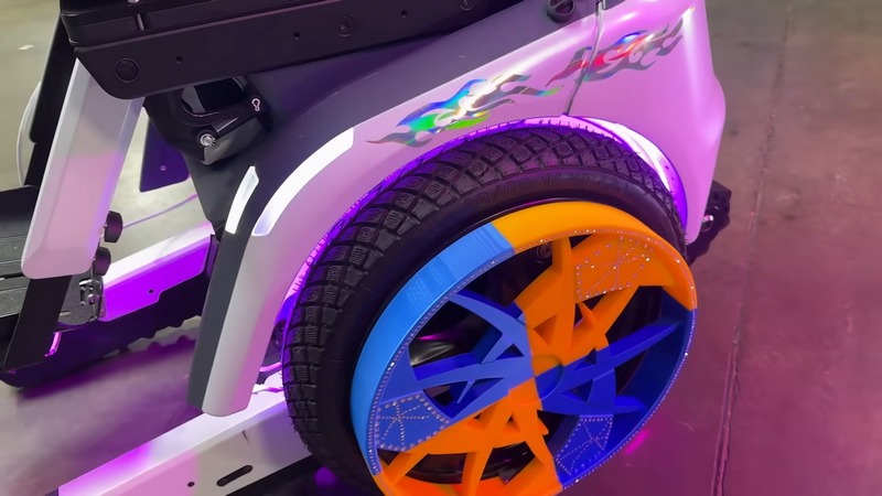 美國 YouTuber 為罹患脊柱裂疾病的男孩製作了一台可以爬樓梯的輪椅 - 電腦王阿達 美國 YouTuber 為罹患脊柱裂疾病的男孩製作了一台可以爬樓梯的輪椅 - 電腦王阿達