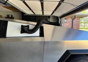 露營愛好者福音！國外Cybertruck 車主找到將空調送到車後帳棚的土炮解決方法