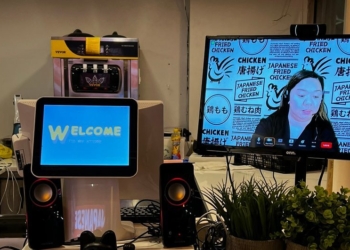 為節省成本美國出現店員透過 Zoom 跨國遠程收銀服務