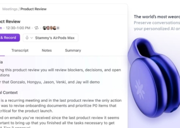 國外推出超小巧個人化 AI 穿戴設備「Limitless」，能錄音轉錄文字並總結重點