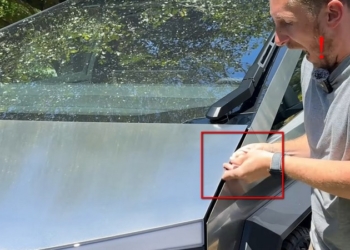 手指險被夾斷！網友鐵齒測試特斯拉 Cybertruck 更新後防夾功能失敗