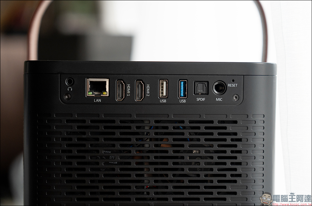 OVO K9 真 4K 無框電視開箱｜4K 高畫質與超高亮度兼具智慧投影機，最大 300 吋！低延遲遊戲不卡頓、還能唱歌！ - 電腦王阿達